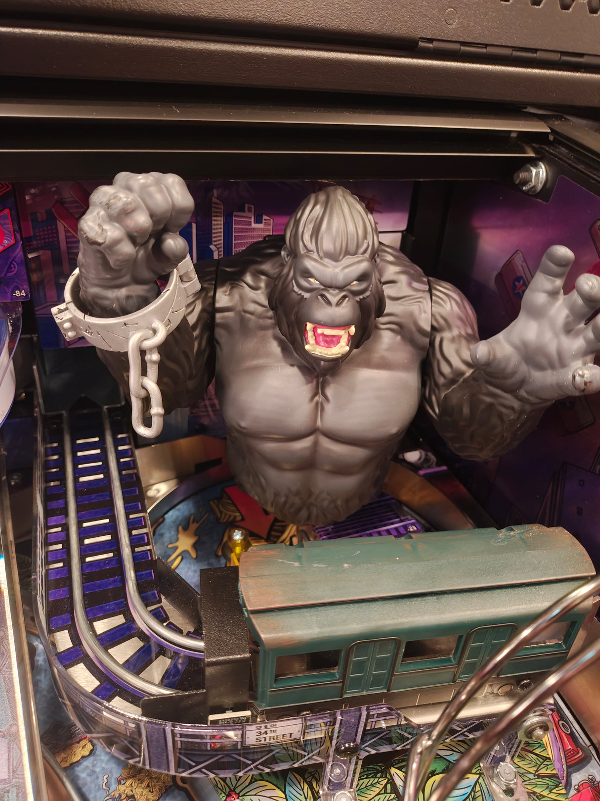 Kong-Pinball-shackles-5
