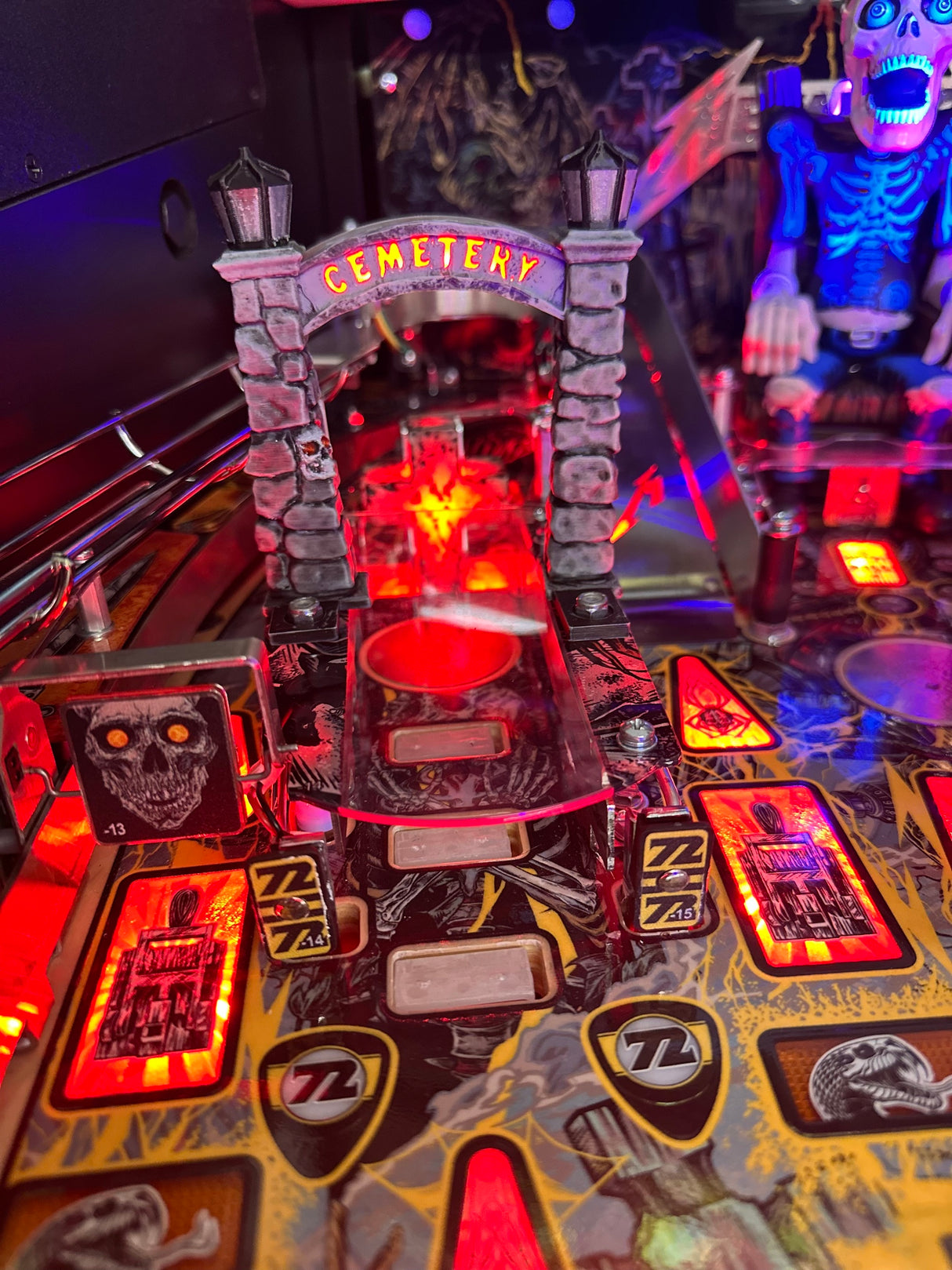 Metallica Remastered Pinball Flashing Cemetery Arch