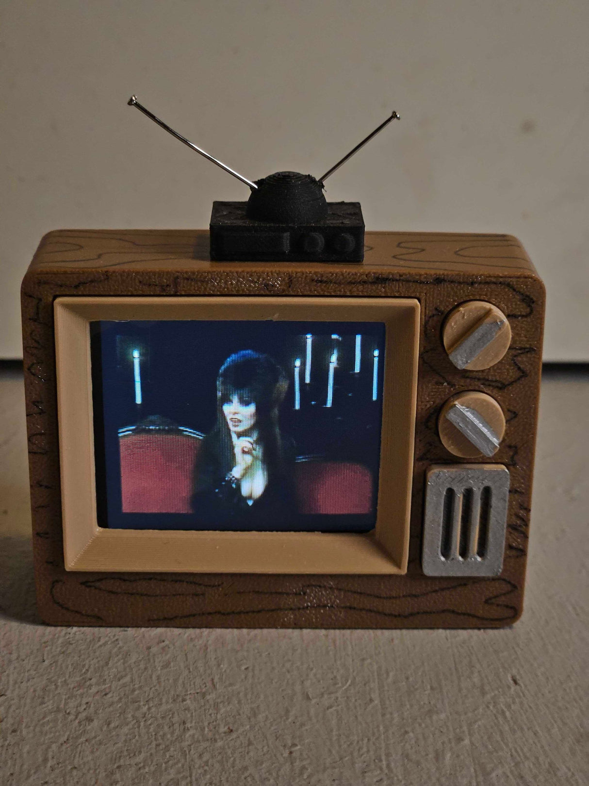 Elvira House of Horrors Pinball TV Video Display