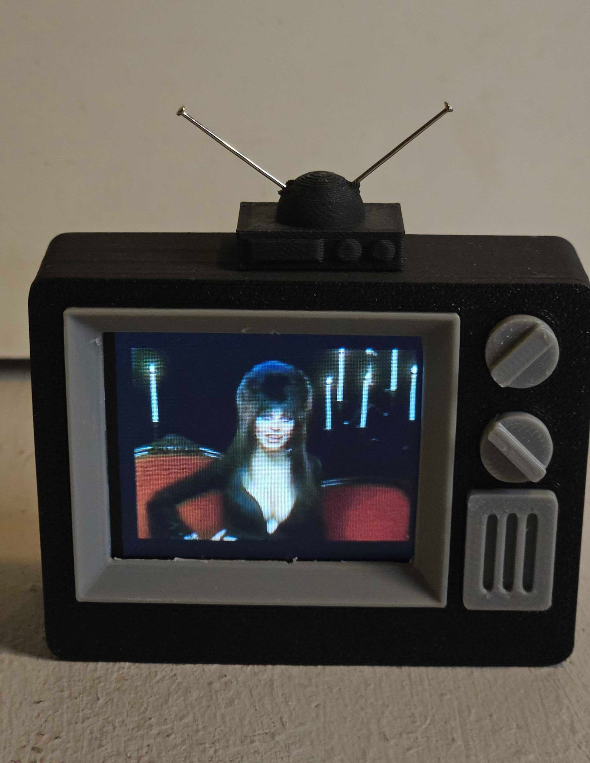 Elvira House of Horrors Pinball TV Video Display