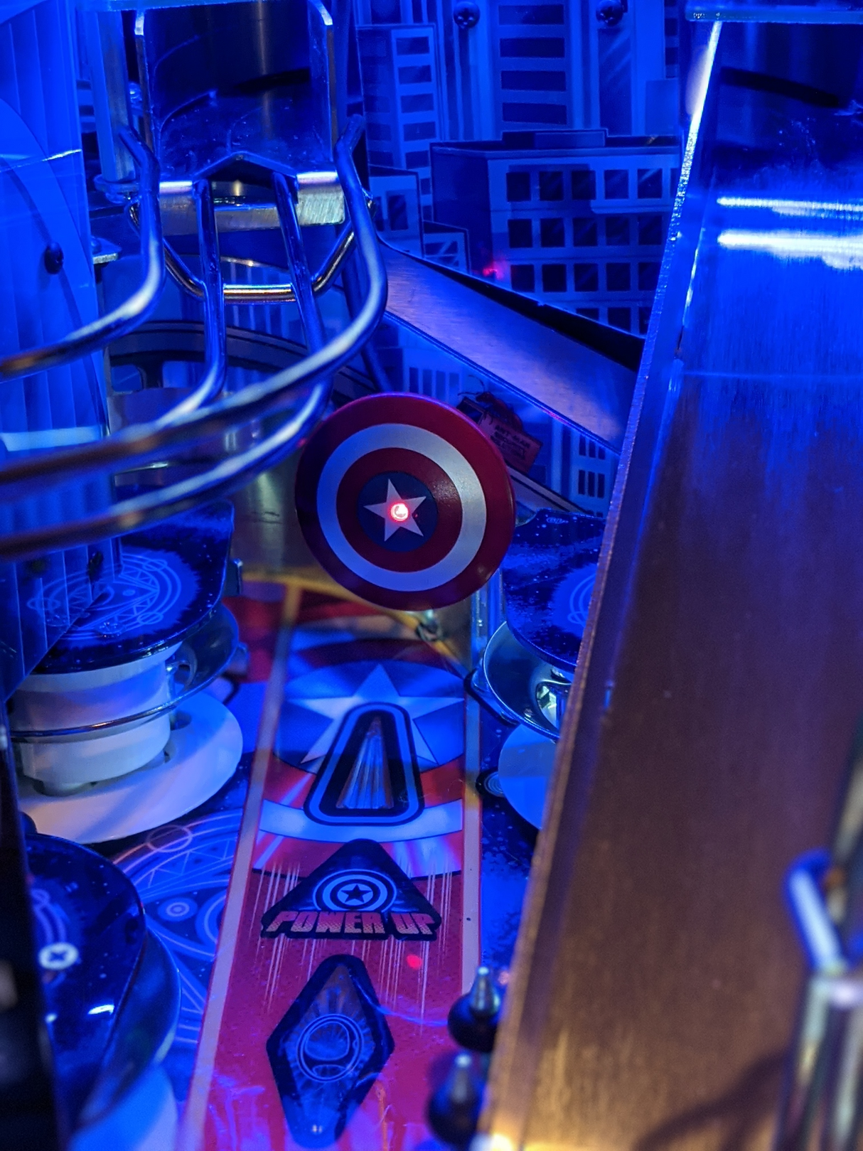 Avengers Infinity Quest Pinball Illuminated Captain America Shield