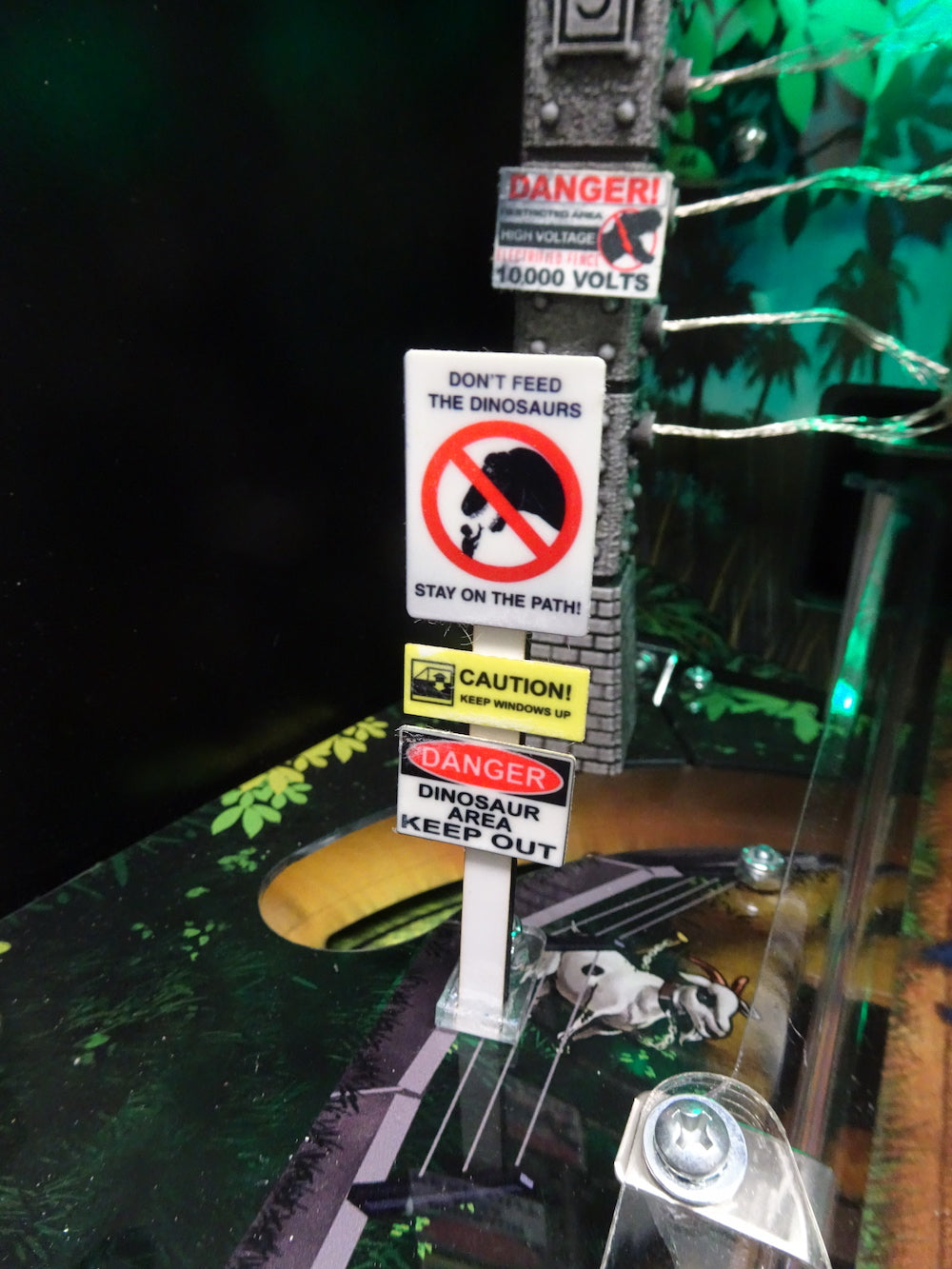 Jurassic Park Pinball Don't Feed the Dinosaurs Sign