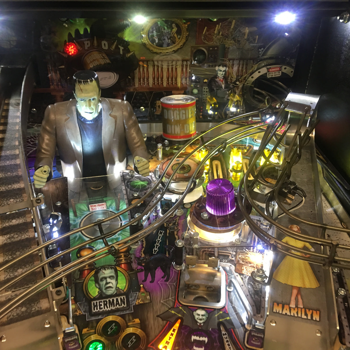 The Munsters Pinball Doggie Din-Din Dome Cover