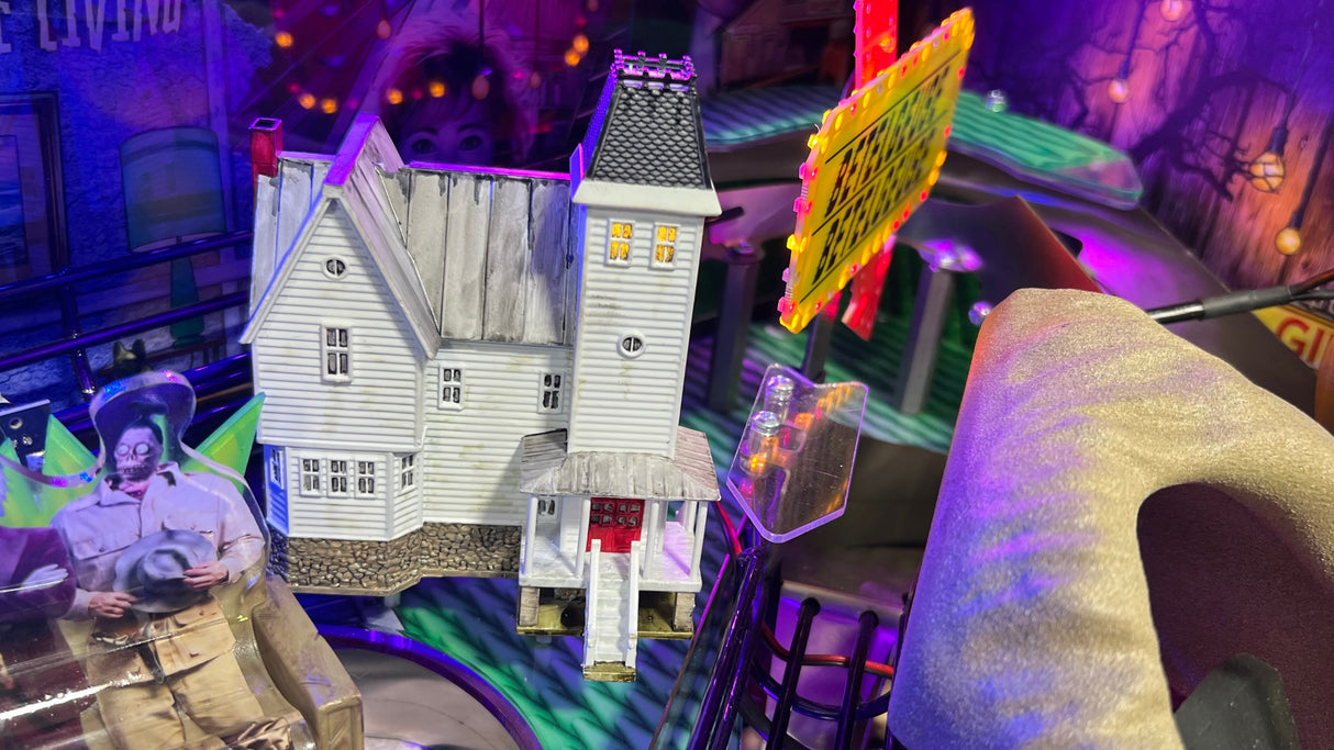 Adam Maitland's Attic House Mod – Beetlejuice Pinball Light-Up Model by CRCades