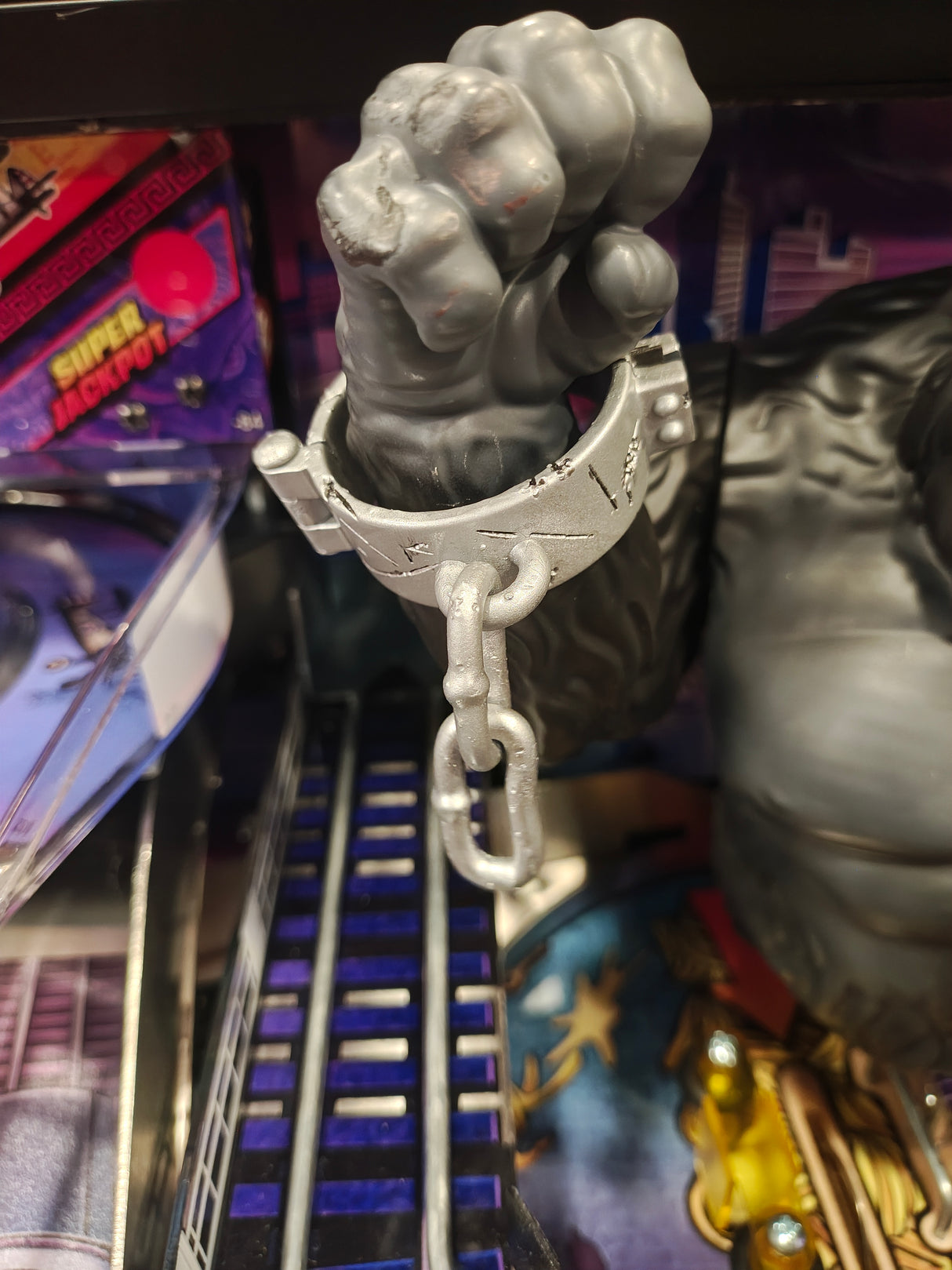 Kong-Pinball-shackles-4