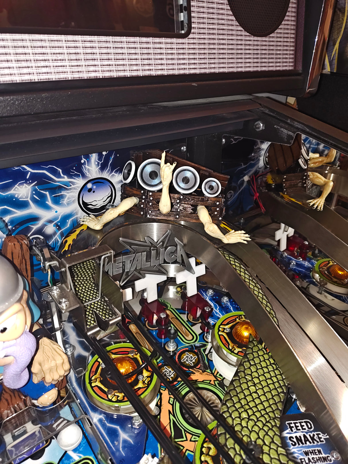 MET-Speaker-Creature-Close