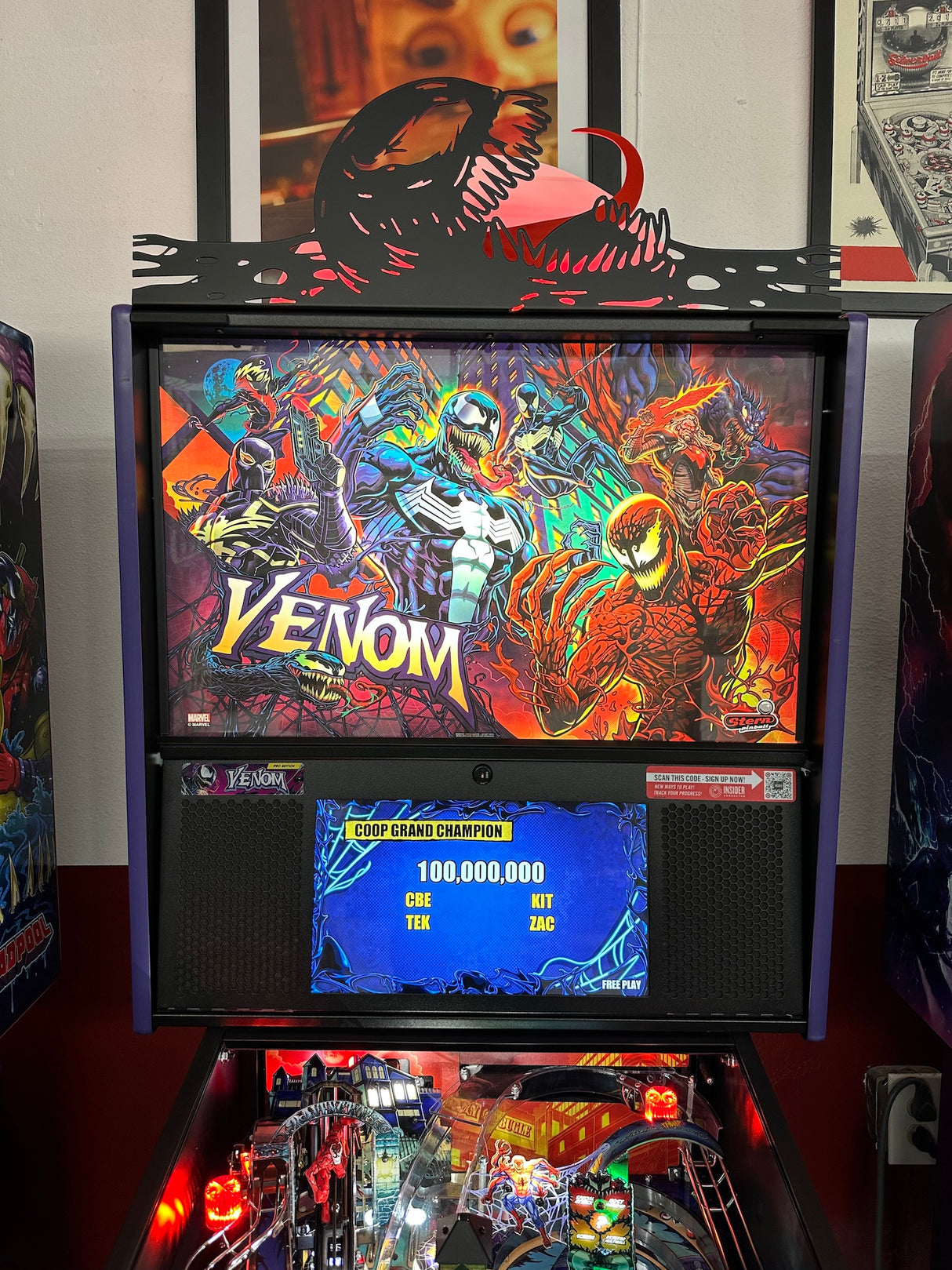 Venom Pinball Silhouette Topper